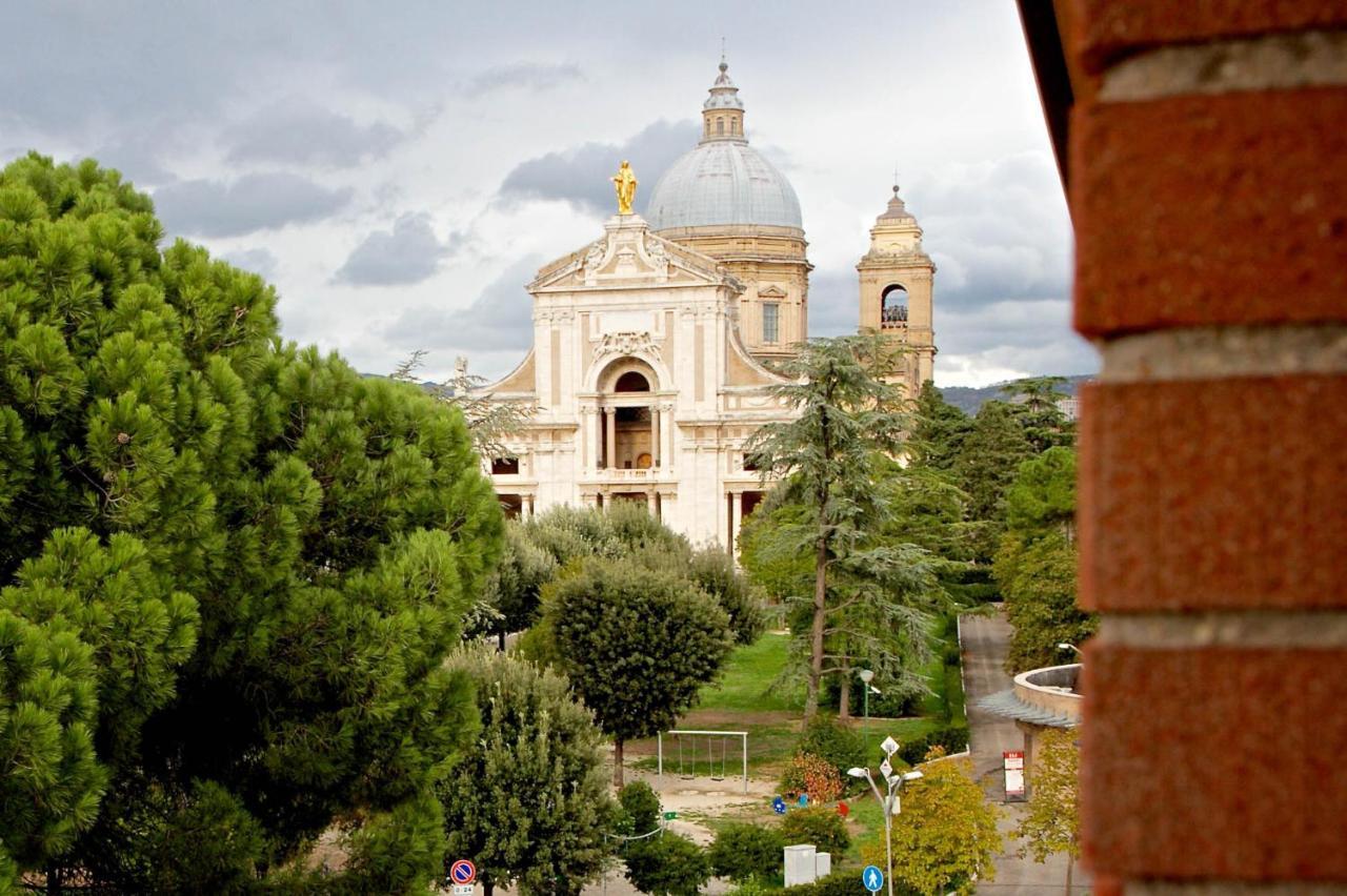Hotel Donnini Assisi Exterior photo