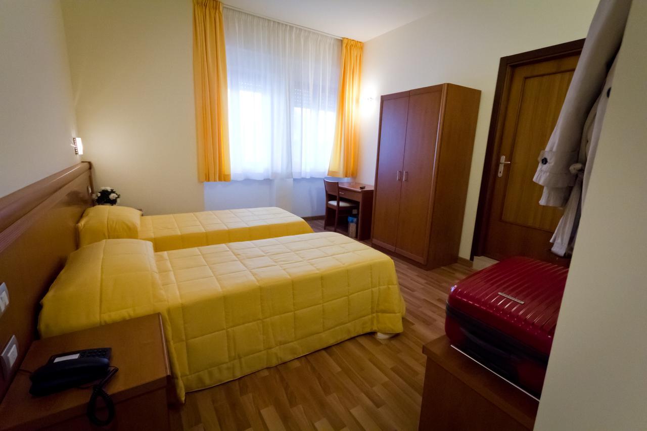 Hotel Donnini Assisi Exterior photo